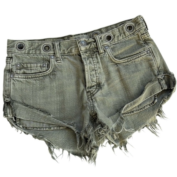 EUC Free People Distressed Grommet Shorts
Green Size 25 - Picture 1 of 7